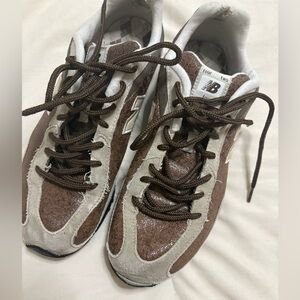 New Balance Brown and Cream Sneakers